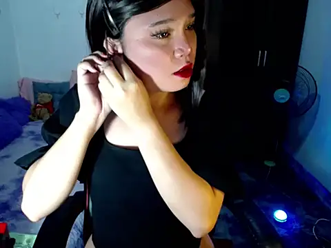 Snapshot of Urassiansweetcummer chatting on May 23, 2026, 2:10 am Urassiansweetcummer online show from May 23, 2026, 2:10 am