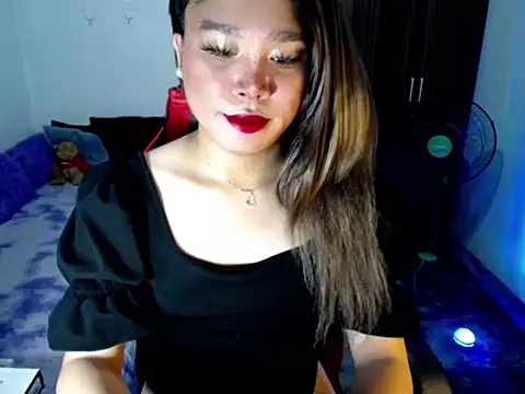 Snapshot of Urassiansweetcummer chatting on April 21, 2026, 2:25 am Urassiansweetcummer online show from April 21, 2026, 2:25 am