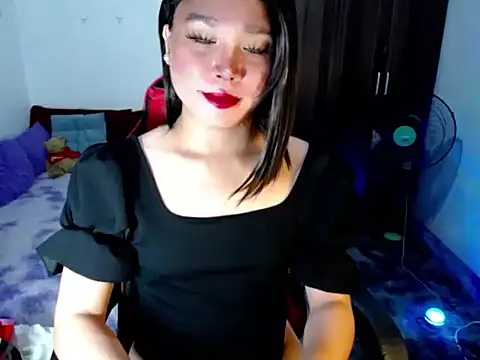 Snapshot of Urassiansweetcummer chatting on May 16, 2026, 1:37 am Urassiansweetcummer online show from May 16, 2026, 1:37 am