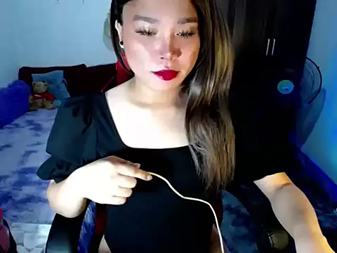 Snapshot of Urassiansweetcummer chatting on March 17, 2026, 2:47 am Urassiansweetcummer online show from March 17, 2026, 2:47 am