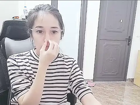 Snapshot of Shulee21 chatting on October 24, 2025, 2:43 am Shulee21 online show from October 24, 2025, 2:43 am