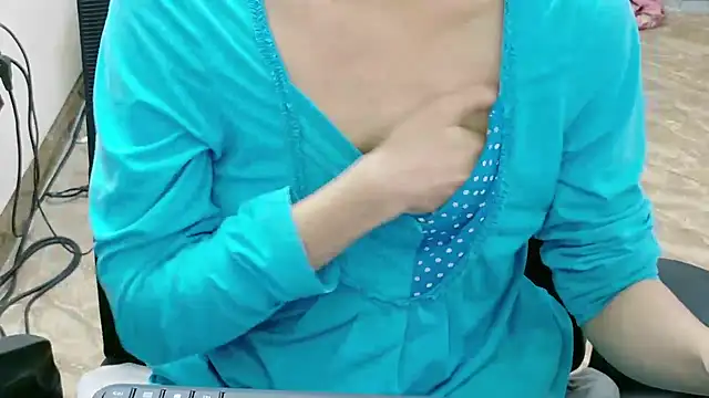 Snapshot of Shulee21 chatting on October 31, 2025, 2:52 am Shulee21 online show from October 31, 2025, 2:52 am