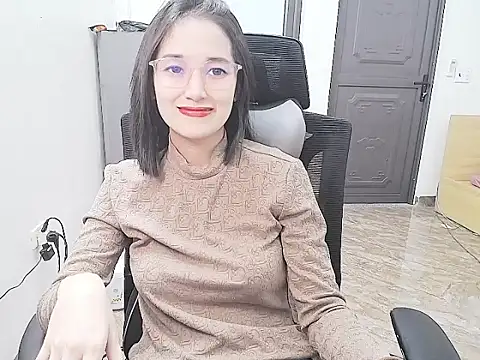 Snapshot of Shulee21 chatting on November 3, 2025, 3:34 am Shulee21 online show from November 3, 2025, 3:34 am