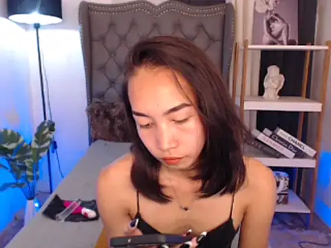 Snapshot of Sweet_kittyxx chatting on November 26, 2025, 4:12 am Sweet kittyxx online show from November 26, 2025, 4:12 am