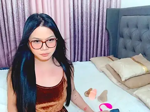 Camilla morena25 online show from November 12, 2025, 3:27 pm