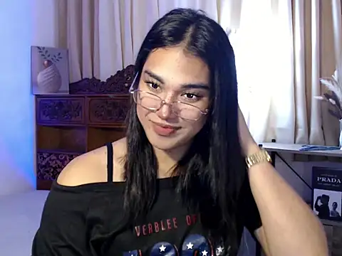 Snapshot of magnificent_kitana chatting on May 14, 2026, 12:13 pm magnificent kitana online show from May 14, 2026, 12:13 pm