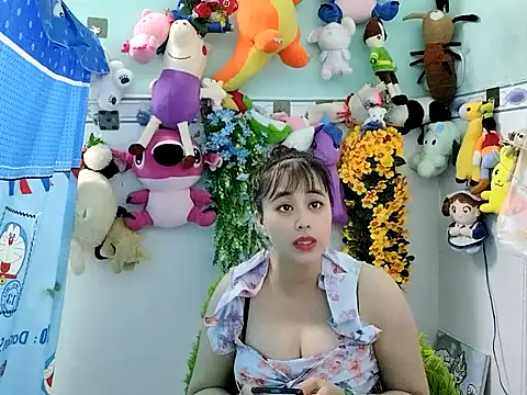 Snapshot of emgaixinhngoan chatting on December 2, 2025, 5:42 am emgaixinhngoan online show from December 2, 2025, 5:42 am