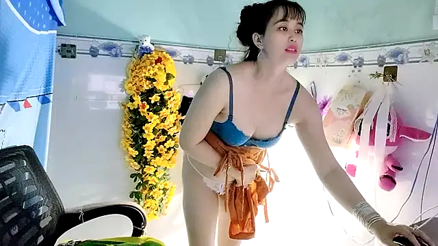 Snapshot of emgaixinhngoan chatting on October 2, 2025, 3:59 pm emgaixinhngoan online show from October 2, 2025, 3:59 pm