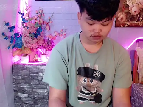 Reynelcock online show from May 31, 2026, 6:20 pm