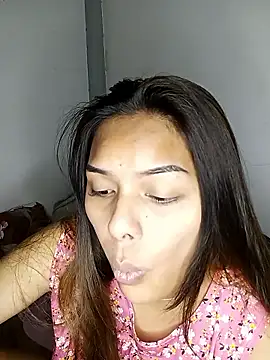 Snapshot of Wena_Larson88 chatting on November 3, 2025, 6:11 pm Wena Larson88 online show from November 3, 2025, 6:11 pm