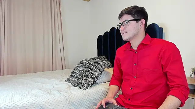 Snapshot of CameronyMartinn chatting on October 5, 2025, 12:34 am CameronyMartinn online show from October 5, 2025, 12:34 am