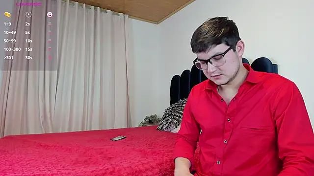 Snapshot of CameronyMartinn chatting on October 16, 2025, 12:30 am CameronyMartinn online show from October 16, 2025, 12:30 am