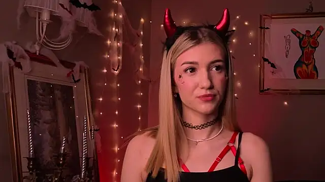 Snapshot of BeatrixGummer chatting on October 31, 2025, 8:27 pm BeatrixGummer online show from October 31, 2025, 8:27 pm