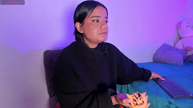 Snapshot of Shophie_thoopson chatting on January 17, 2026, 5:55 am Shophie thoopson online show from January 17, 2026, 5:55 am