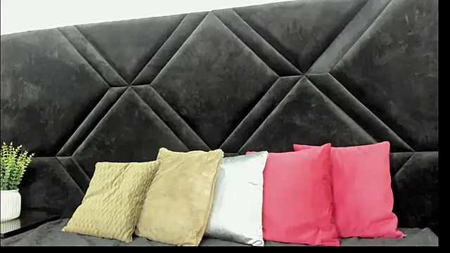 Dantzel  online show from March 28, 2026, 7:26 pm