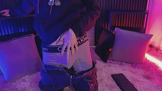 Snapshot of luixdust_ chatting on September 17, 2025, 5:20 am luixdust online show from September 17, 2025, 5:20 am