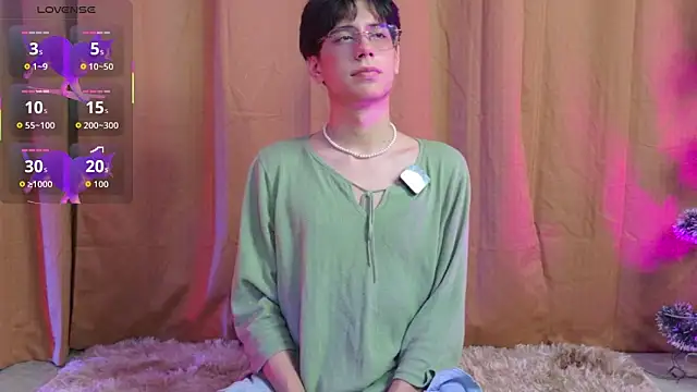 Snapshot of luixdust_ chatting on December 15, 2025, 6:19 am luixdust online show from December 15, 2025, 6:19 am