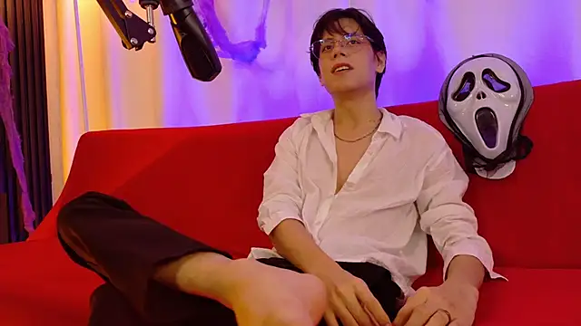 Snapshot of luixdust_ chatting on October 24, 2025, 6:23 am luixdust online show from October 24, 2025, 6:23 am