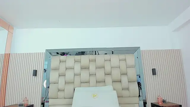 ikia lopez  online show from November 6, 2025, 7:29 pm