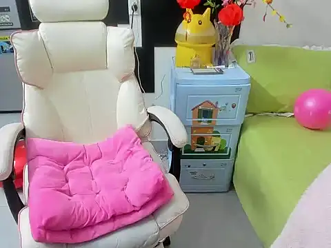 Snapshot of LuckyBabe_new01 chatting on March 10, 2026, 10:52 am LuckyBabe new01 online show from March 10, 2026, 10:52 am