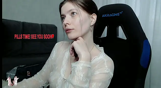 cute elfy  online show from February 23, 2026, 1:23 pm