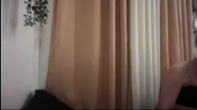 Snapshot of Yoursexy_adriana chatting on May 21, 2026, 6:00 am Yoursexy adriana online show from May 21, 2026, 6:00 am