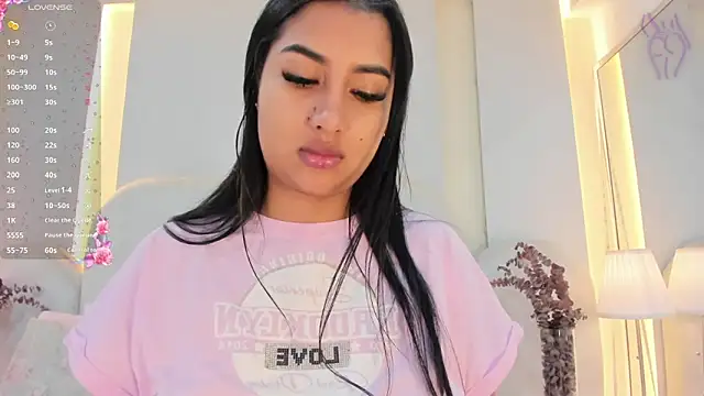 SalomeeBell online show from October 16, 2025, 8:06 pm