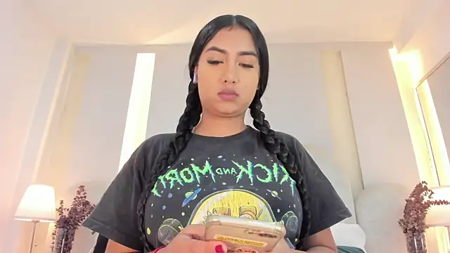 SalomeeBell online show from September 11, 2025, 8:42 pm