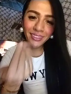 Snapshot of enoria1992 chatting on May 21, 2026, 2:47 pm enoria1992 online show from May 21, 2026, 2:47 pm
