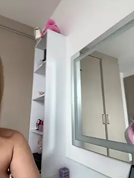 Snapshot of Nikii__ chatting on March 26, 2026, 3:43 pm Nikii online show from March 26, 2026, 3:43 pm