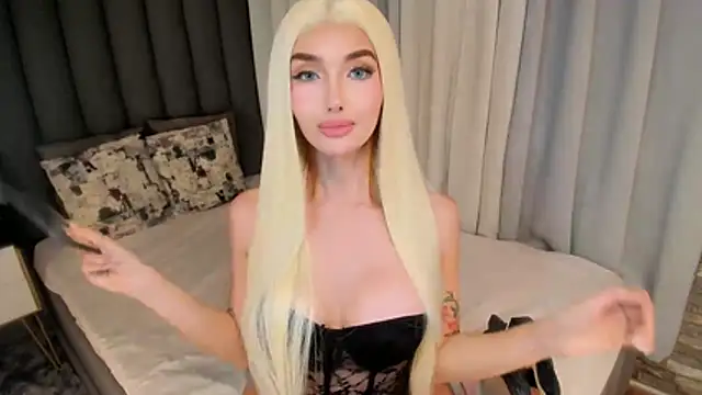 EmeraldGreyson online show from February 21, 2026, 6:15 am