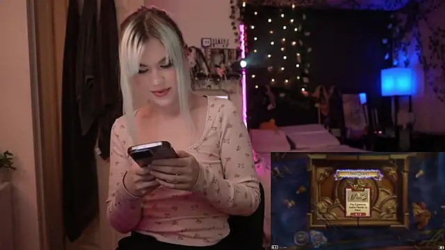 Snapshot of littlelune chatting on October 15, 2025, 12:42 am littlelune online show from October 15, 2025, 12:42 am