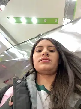 Snapshot of Isabella21_ chatting on February 12, 2026, 10:09 pm Isabella21 online show from February 12, 2026, 10:09 pm