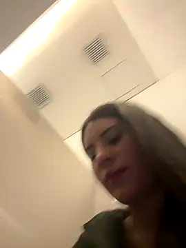 Snapshot of Isabella21_ chatting on November 6, 2025, 12:14 am Isabella21 online show from November 6, 2025, 12:14 am