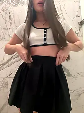 Snapshot of Isabella21_ chatting on January 8, 2026, 12:38 am Isabella21 online show from January 8, 2026, 12:38 am