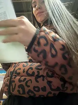 Snapshot of Isabella21_ chatting on January 13, 2026, 11:30 pm Isabella21 online show from January 13, 2026, 11:30 pm