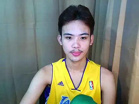 Snapshot of Urasiancumboix chatting on May 28, 2026, 11:16 am Urasiancumboix online show from May 28, 2026, 11:16 am