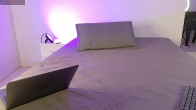 BeccaReedd online show from October 1, 2025, 3:00 am