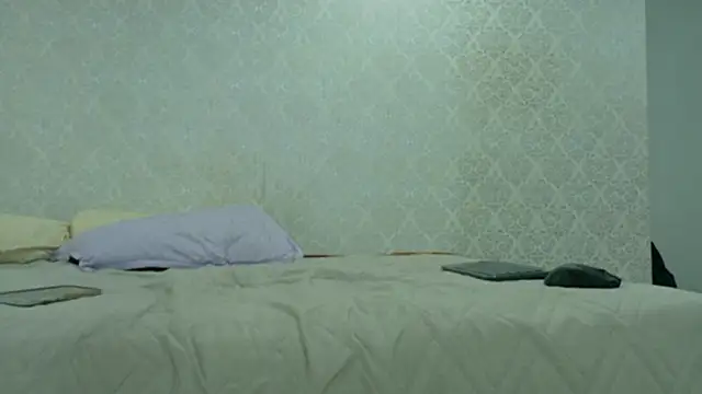 BeccaReedd online show from November 20, 2025, 11:22 am