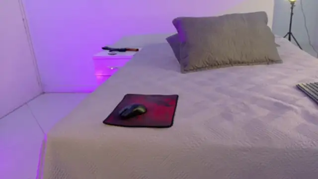 BeccaReedd online show from October 10, 2025, 3:18 am