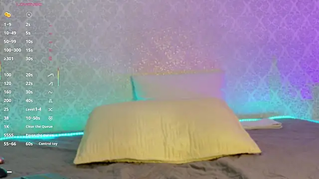 BeccaReedd online show from November 3, 2025, 11:03 am