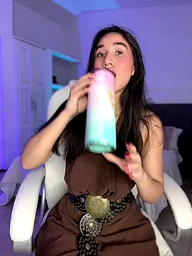 Snapshot of julieta_jhonss chatting on December 14, 2025, 2:40 am julieta jhonss online show from December 14, 2025, 2:40 am