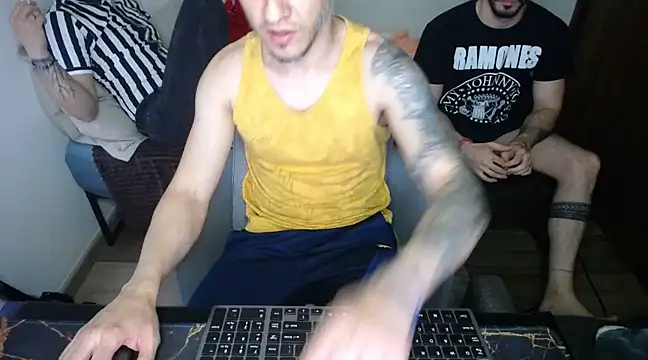 Snapshot of bossking017 chatting on March 7, 2025, 8:22 pm bossking017 online show from March 7, 2025, 8:22 pm