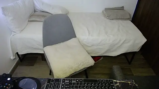 Snapshot of bossking017 chatting on February 18, 2026, 7:43 pm bossking017 online show from February 18, 2026, 7:43 pm