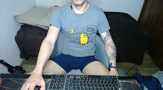 Snapshot of bossking017 chatting on February 26, 2025, 2:41 am bossking017 online show from February 26, 2025, 2:41 am