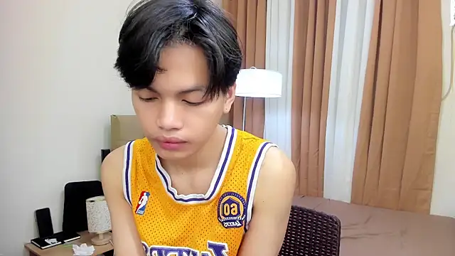 hotfreshdior online show from October 5, 2025, 5:58 pm