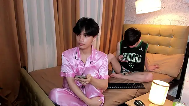 hotfreshdior online show from October 21, 2025, 1:21 pm