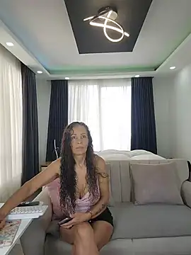 Snapshot of evasweett__ chatting on May 13, 2026, 1:40 pm evasweett online show from May 13, 2026, 1:40 pm