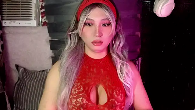 Snapshot of UrhotlucyTS chatting on October 10, 2025, 7:09 am UrhotlucyTS online show from October 10, 2025, 7:09 am