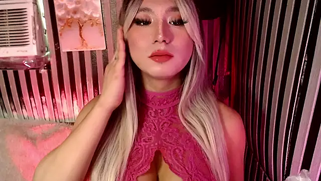 Snapshot of UrhotlucyTS chatting on July 18, 2026, 5:49 am UrhotlucyTS online show from July 18, 2026, 5:49 am
